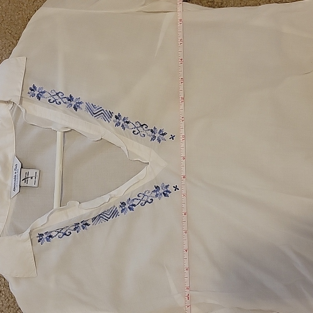 FREE W ANY PURCHASE! Abercombie and Fitch embroidered top - Picture 6 of 7
